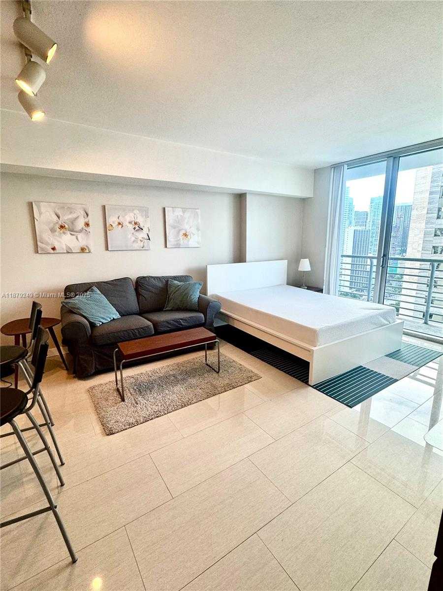 Small Image of 335 Biscayne Blvd, Miami, FL 33132, USA Number 4