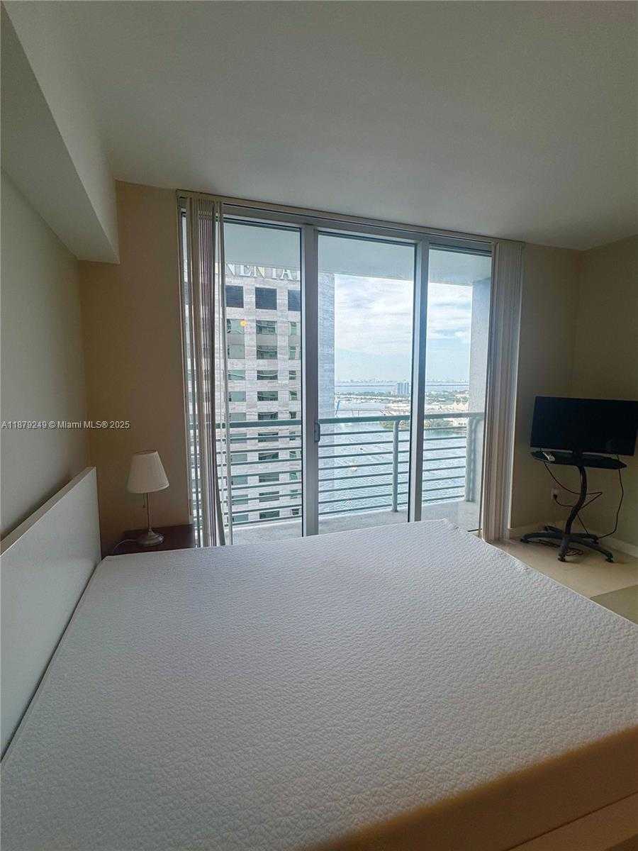 Small Image of 335 Biscayne Blvd, Miami, FL 33132, USA Number 6