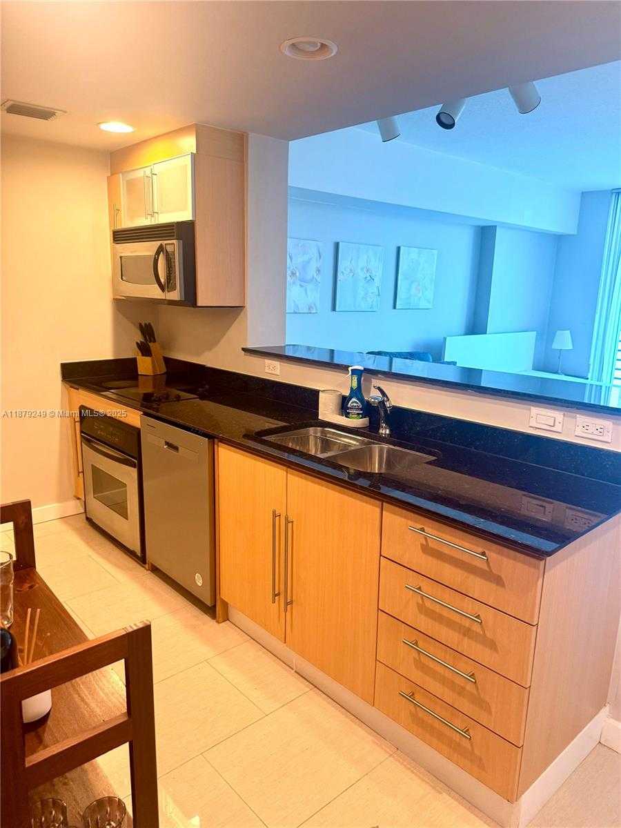 Small Image of 335 Biscayne Blvd, Miami, FL 33132, USA Number 7