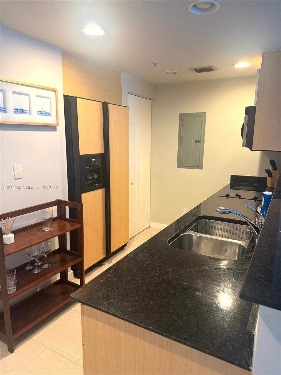 Small Image of 335 Biscayne Blvd, Miami, FL 33132, USA Number 8