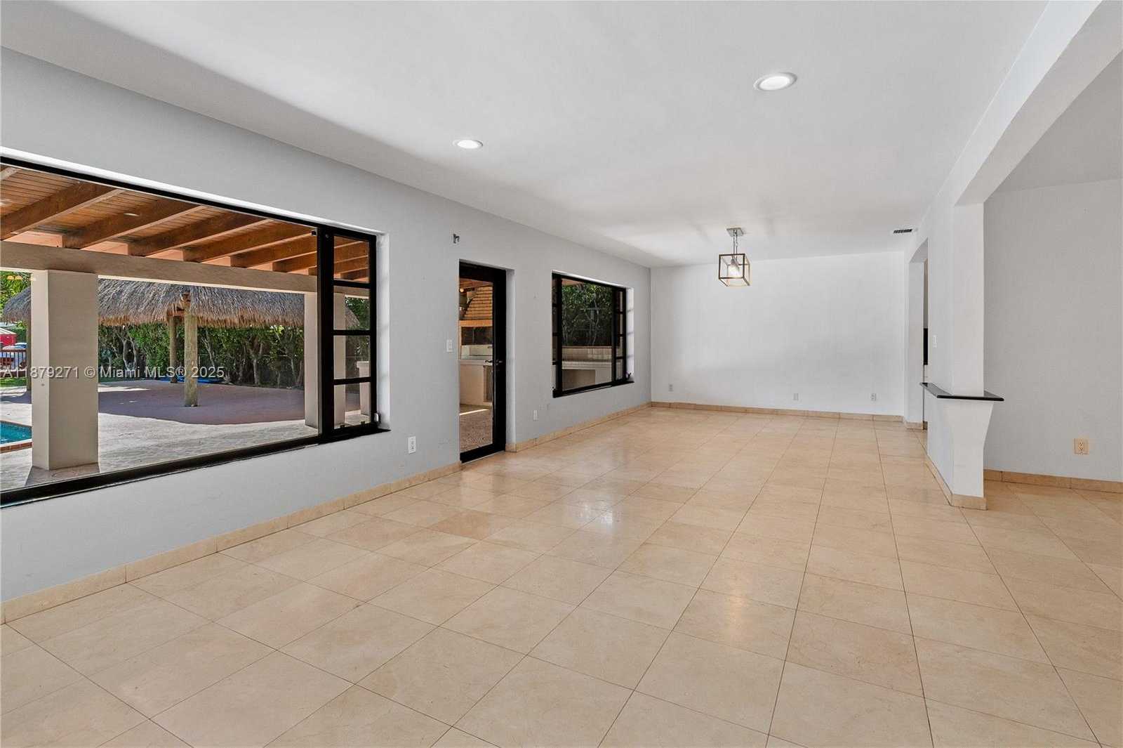 Small Image of 1850 HIBISCUS DR, North Miami Number 11