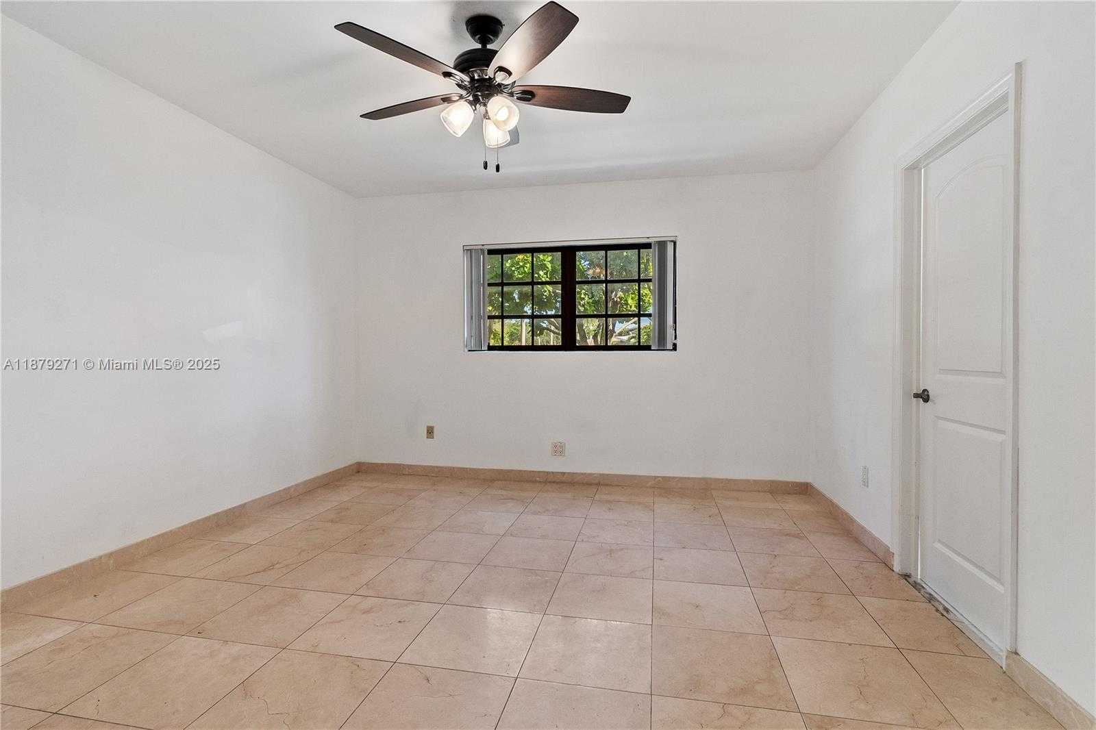 Small Image of 1850 HIBISCUS DR, North Miami Number 13