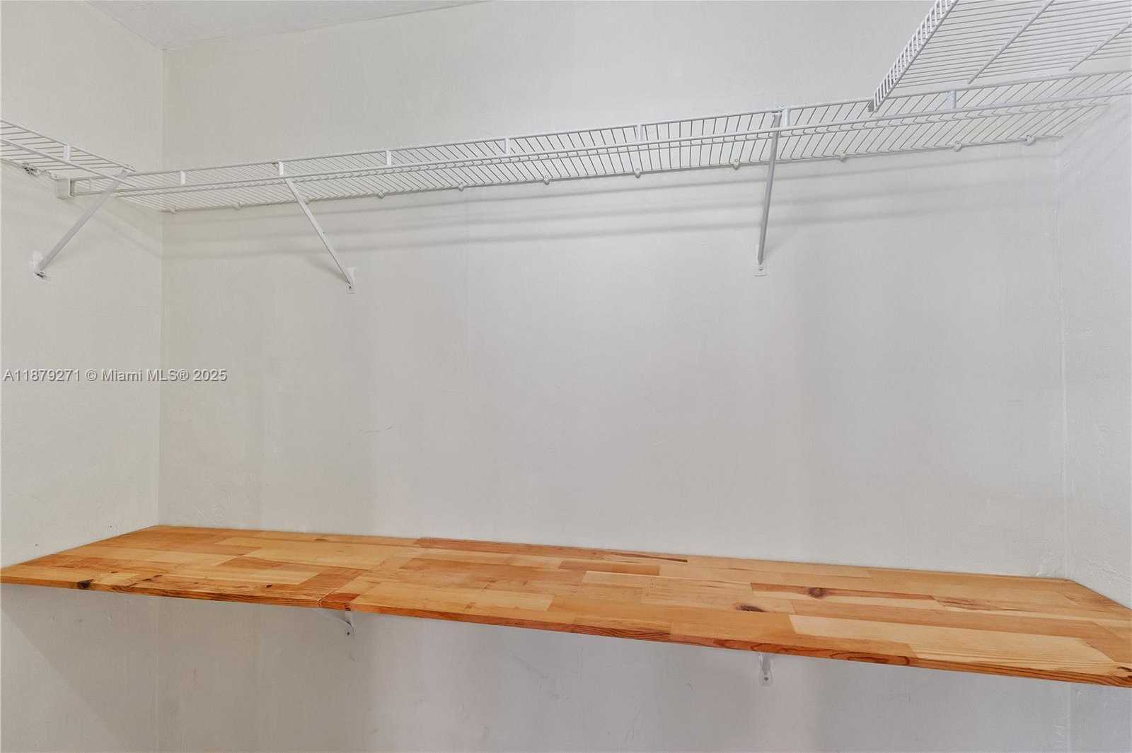 Small Image of 1850 HIBISCUS DR, North Miami Number 18