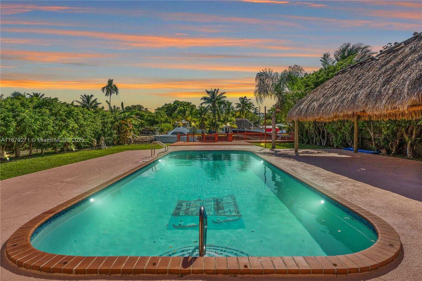 Small Image of 1850 HIBISCUS DR, North Miami Number 2