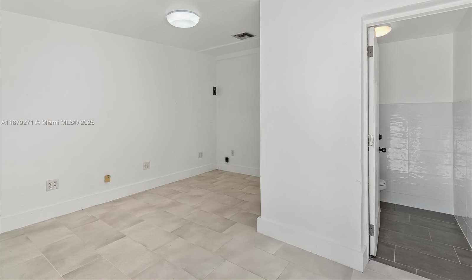Small Image of 1850 HIBISCUS DR, North Miami Number 20