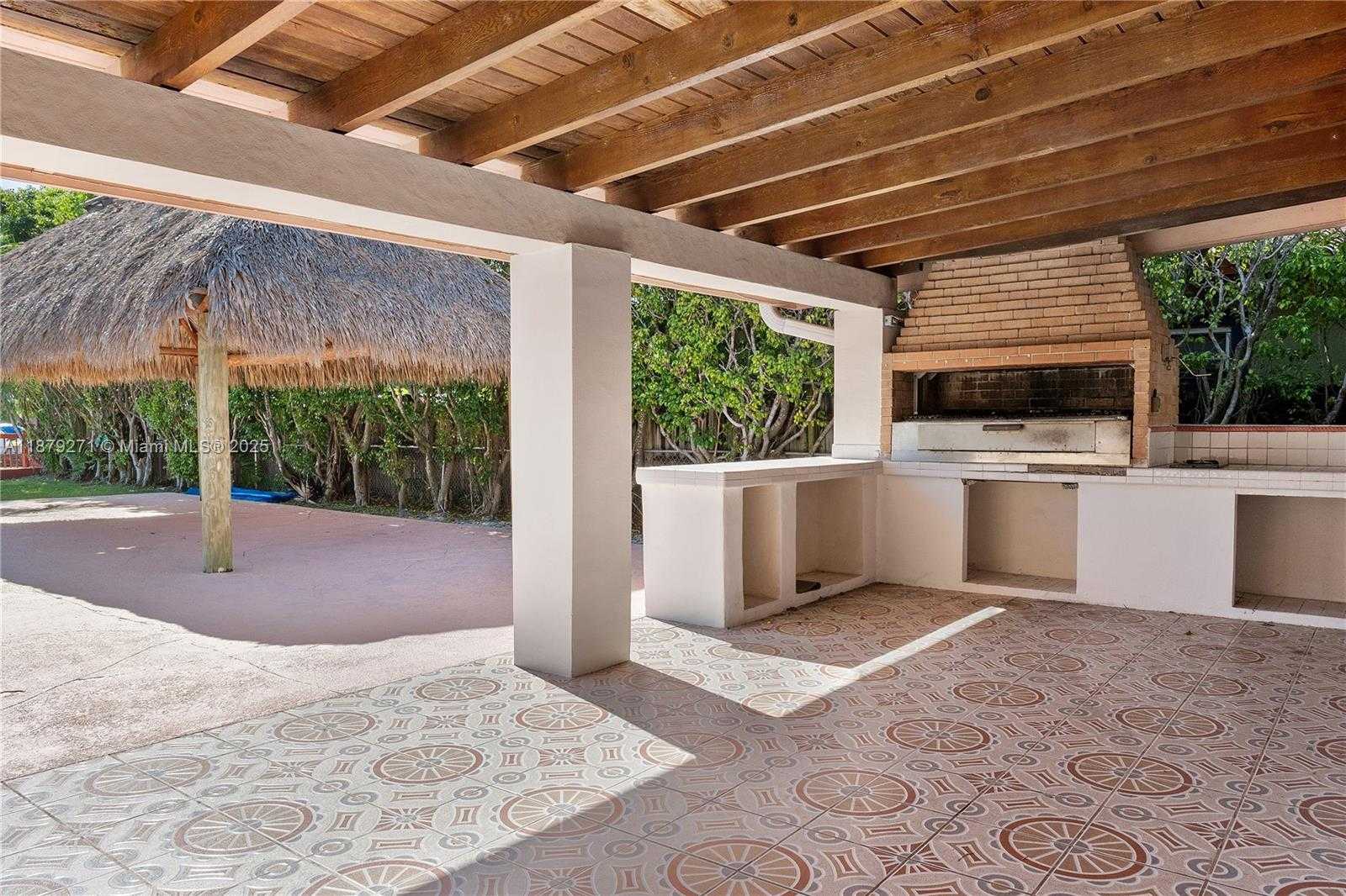 Small Image of 1850 HIBISCUS DR, North Miami Number 21