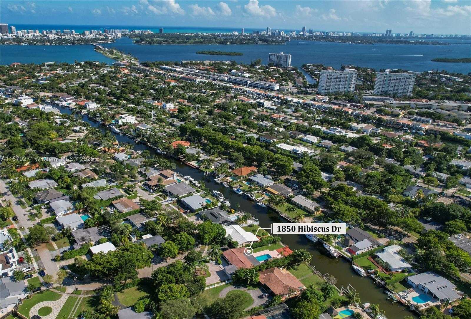 Small Image of 1850 HIBISCUS DR, North Miami Number 25