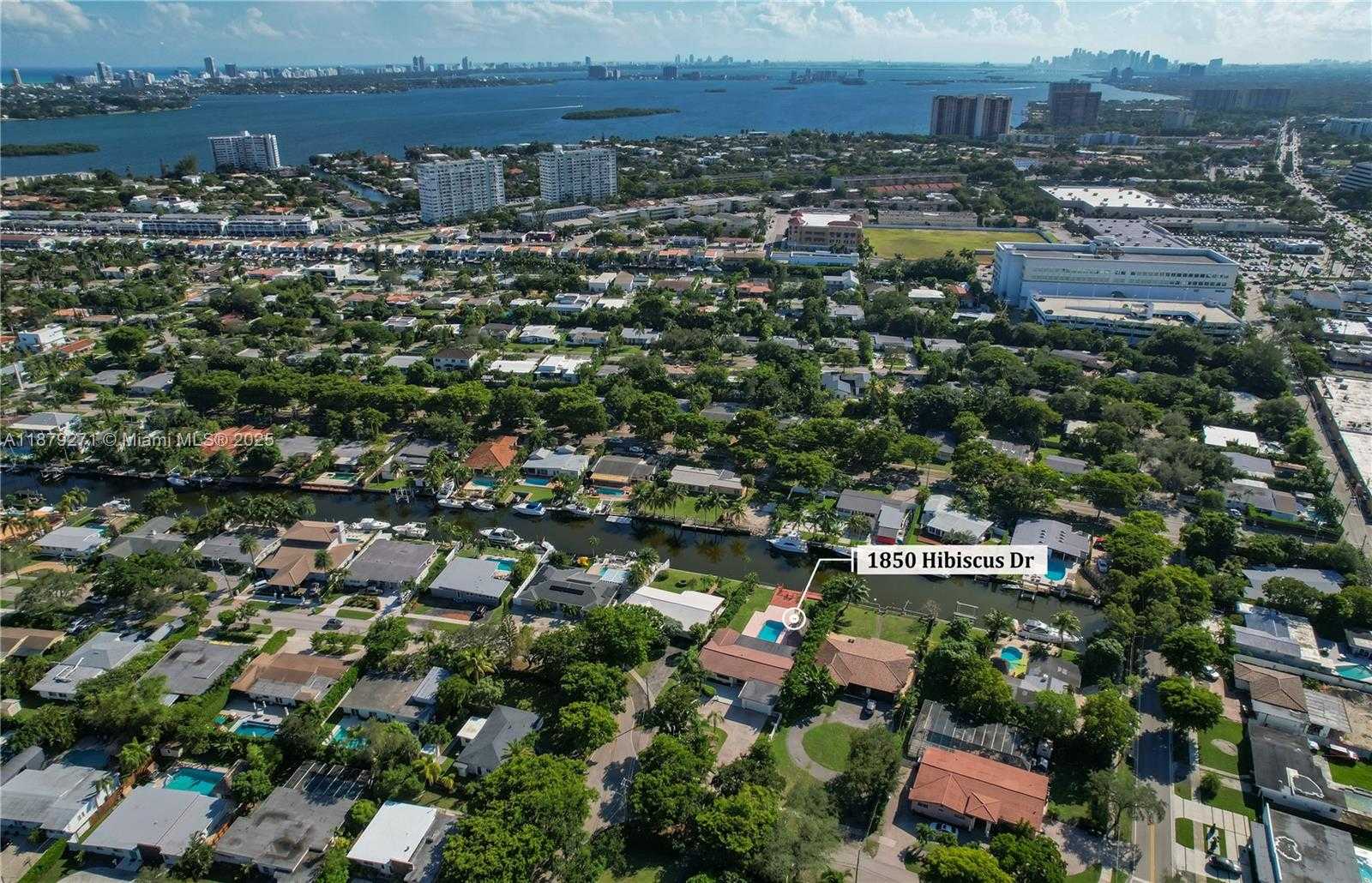 Small Image of 1850 HIBISCUS DR, North Miami Number 26