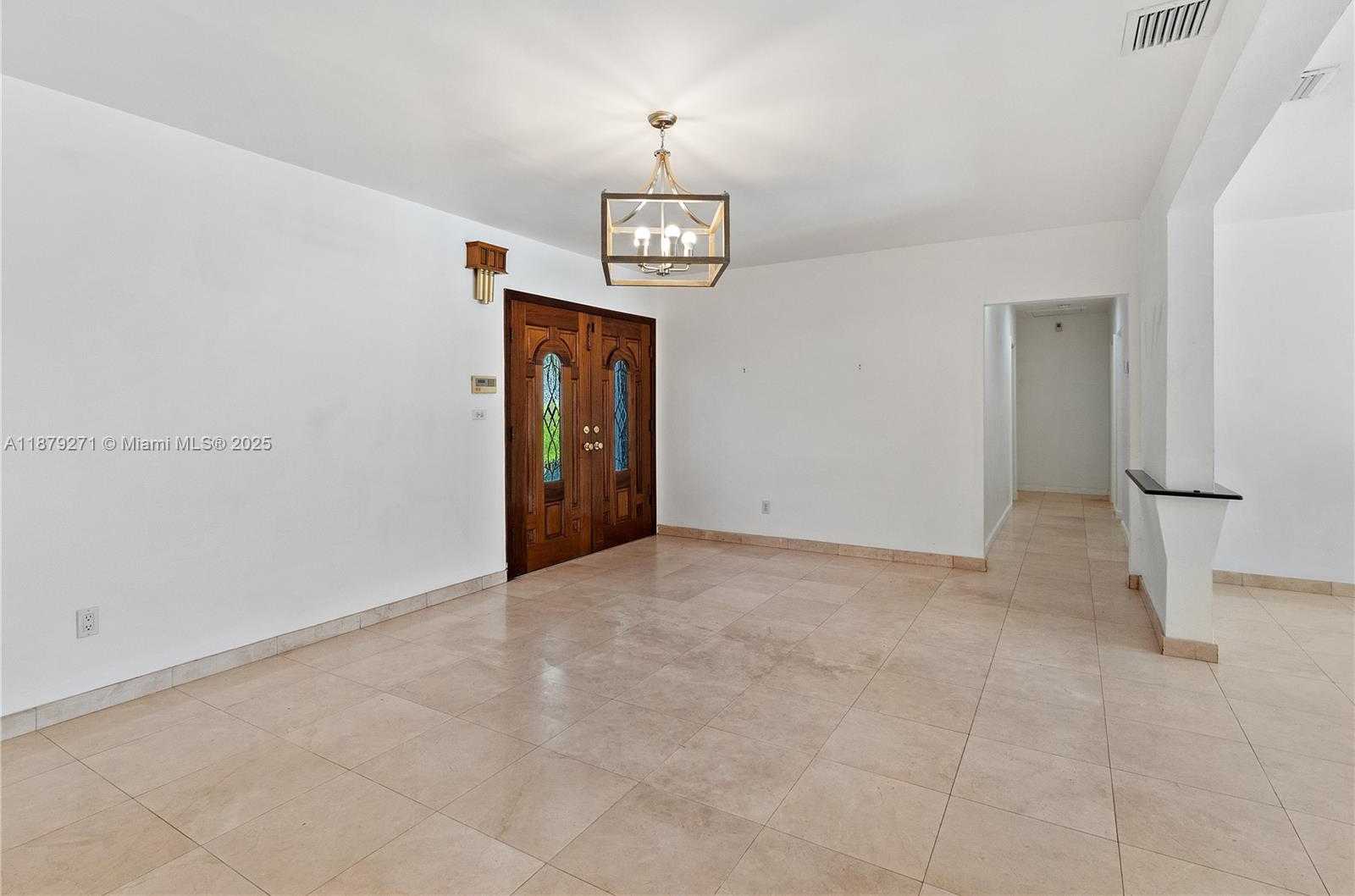 Small Image of 1850 HIBISCUS DR, North Miami Number 8