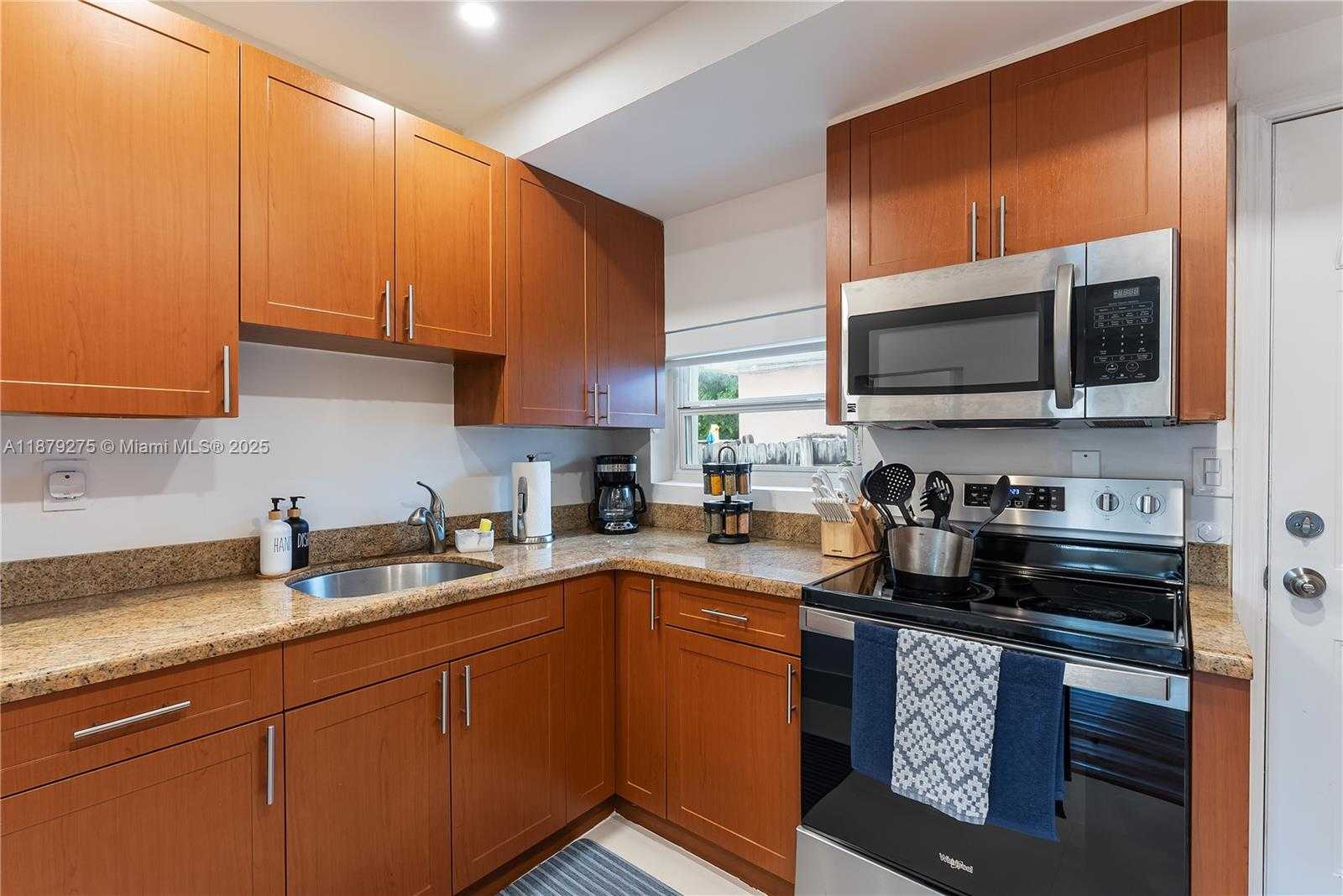 Small Image of 2100 SOUTH WEST 31ST AVE, Miami Number 13