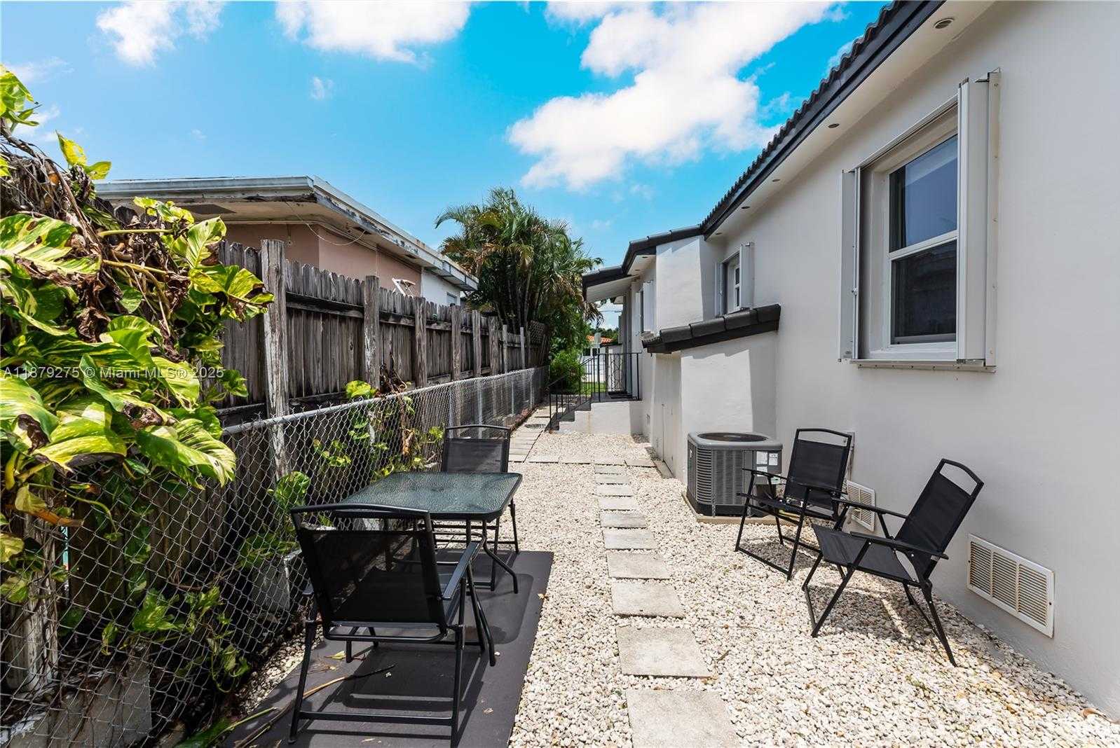 Small Image of 2100 SOUTH WEST 31ST AVE, Miami Number 16
