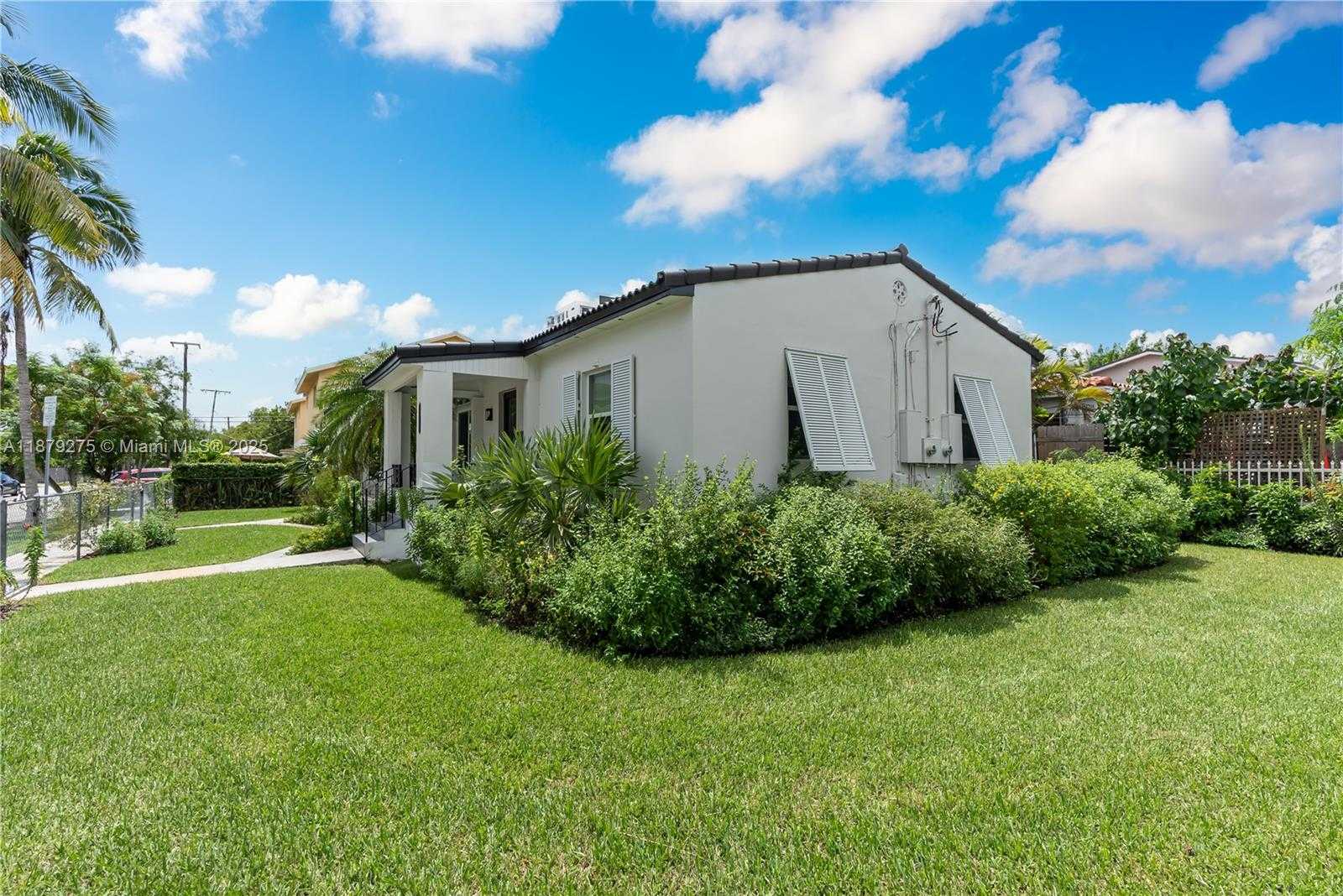 Small Image of 2100 SOUTH WEST 31ST AVE, Miami Number 17