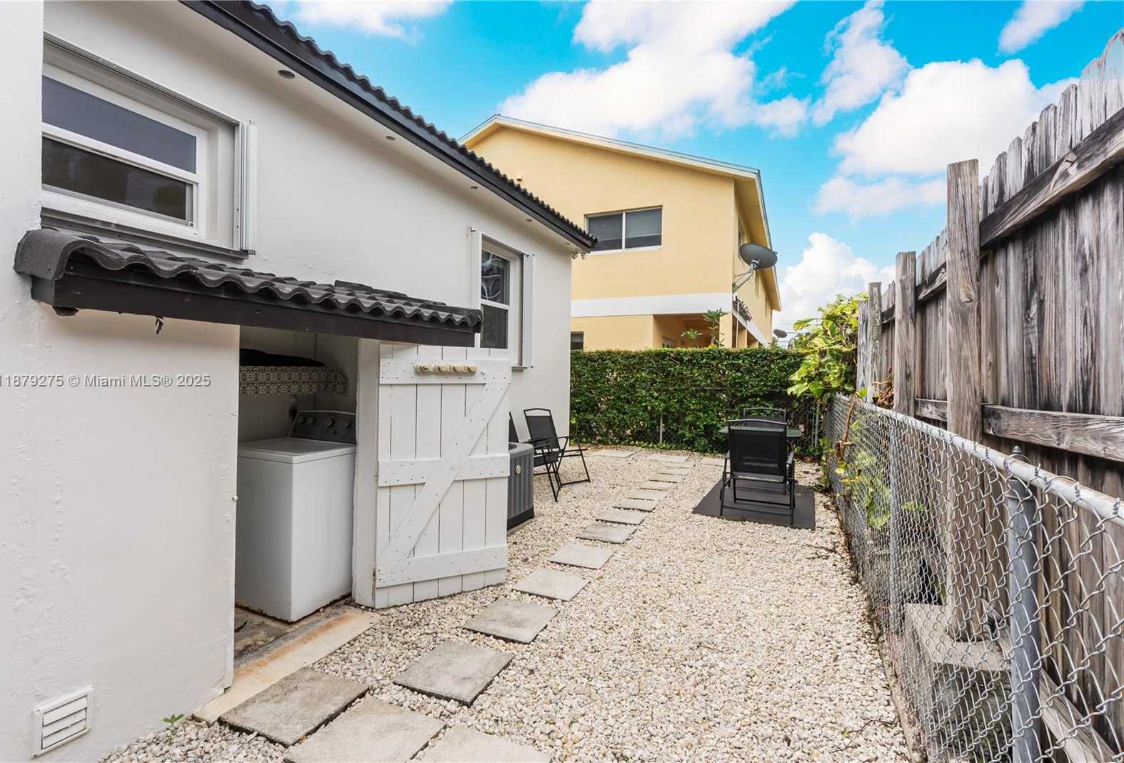 Small Image of 2100 SOUTH WEST 31ST AVE, Miami Number 18