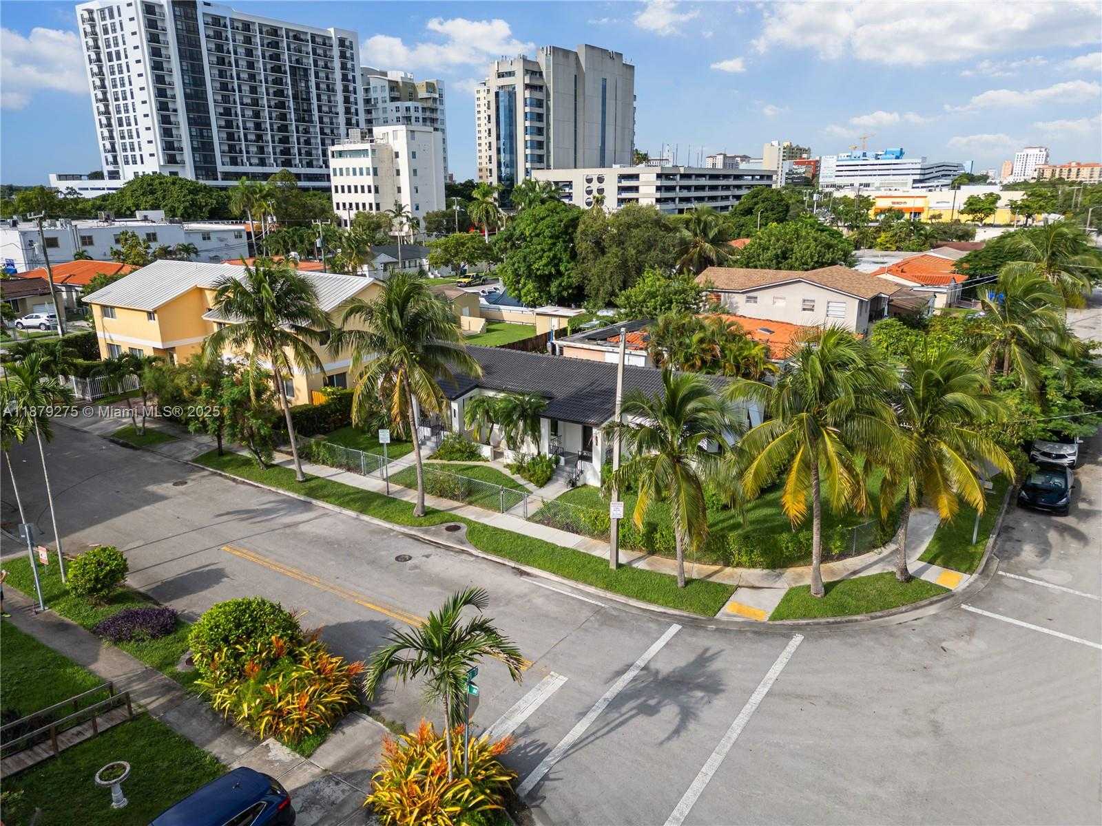 Small Image of 2100 SOUTH WEST 31ST AVE, Miami Number 25