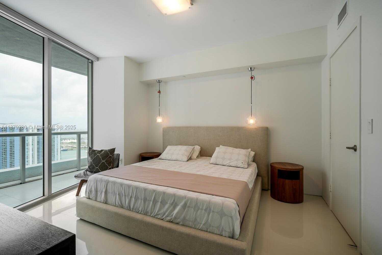 Small Image of 495 BRICKELL AVE #4204, Miami Number 10
