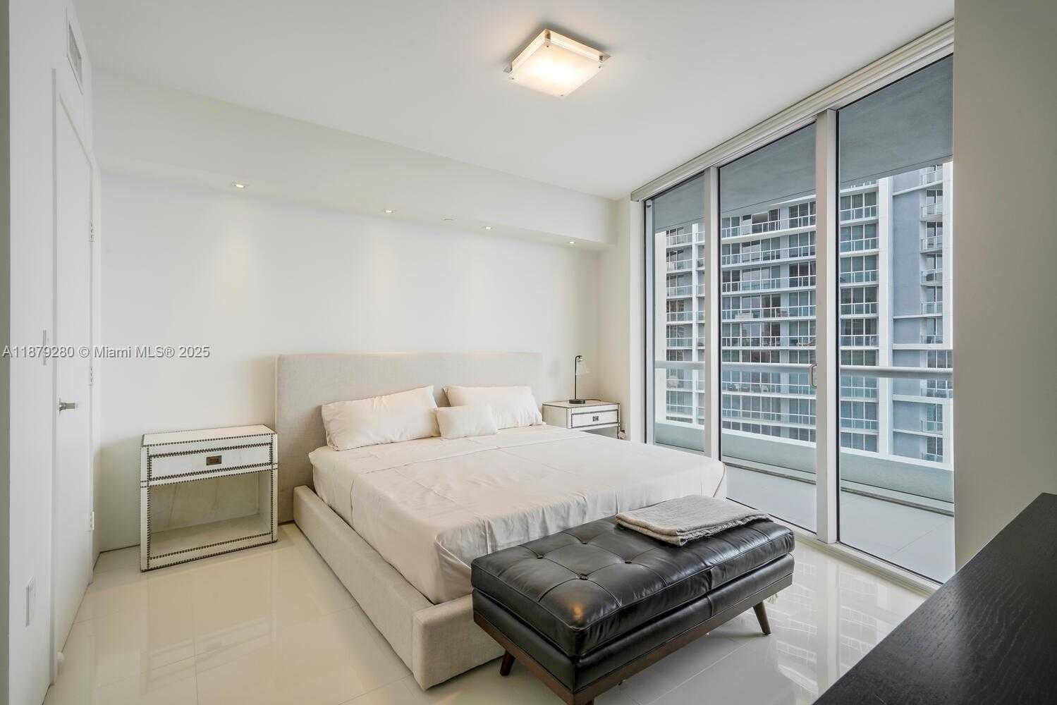 Small Image of 495 BRICKELL AVE #4204, Miami Number 11