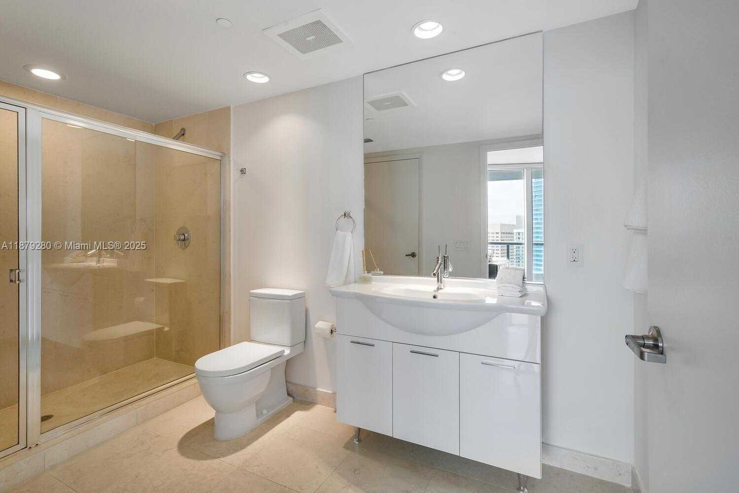Small Image of 495 BRICKELL AVE #4204, Miami Number 12