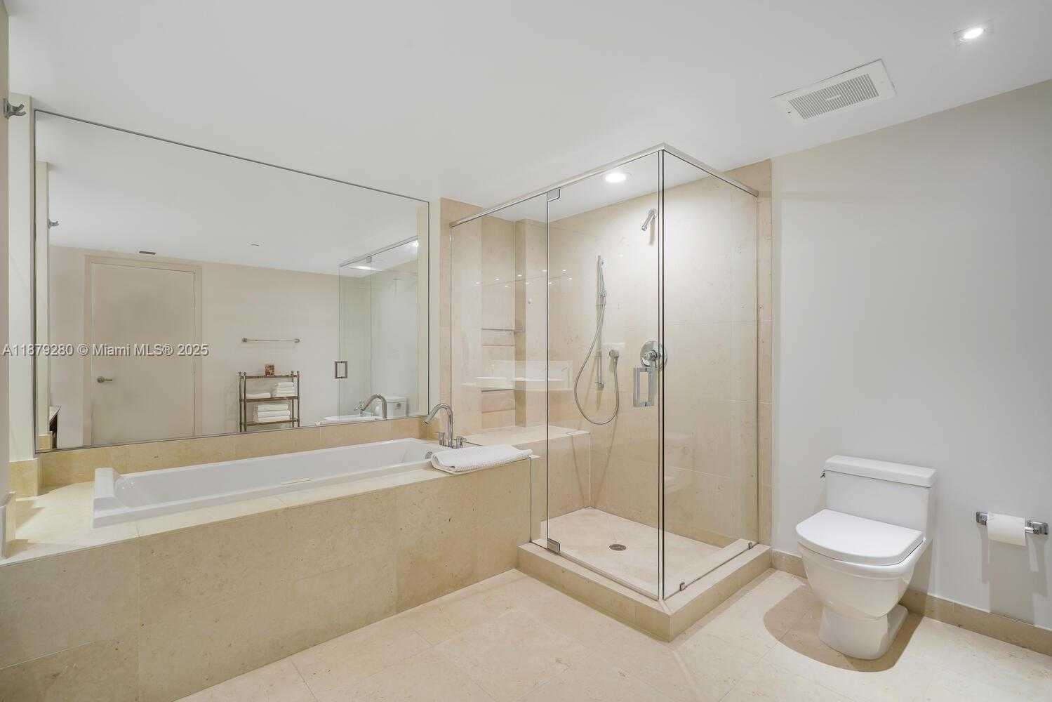 Small Image of 495 BRICKELL AVE #4204, Miami Number 13
