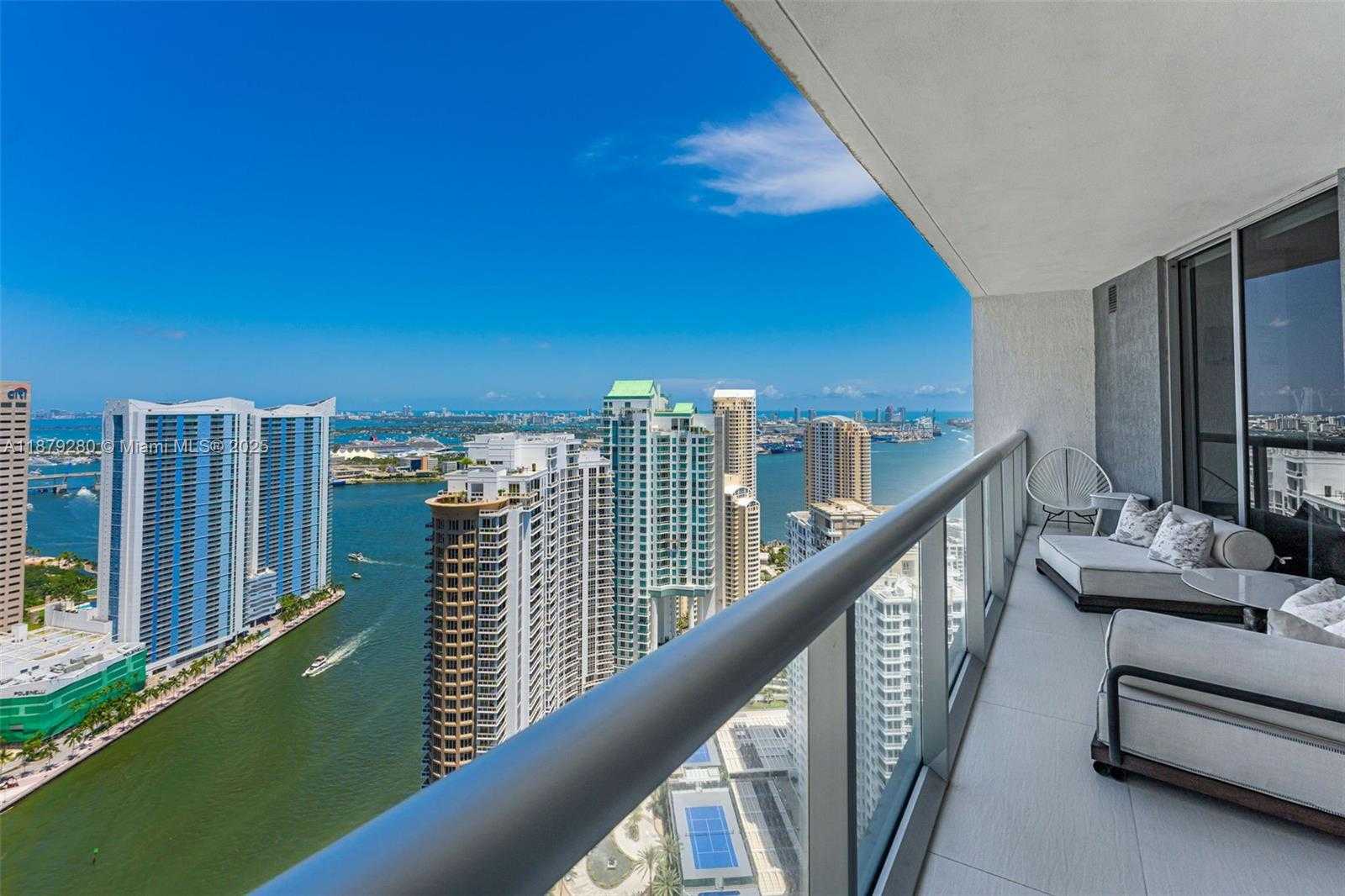 Small Image of 495 BRICKELL AVE #4204, Miami Number 15