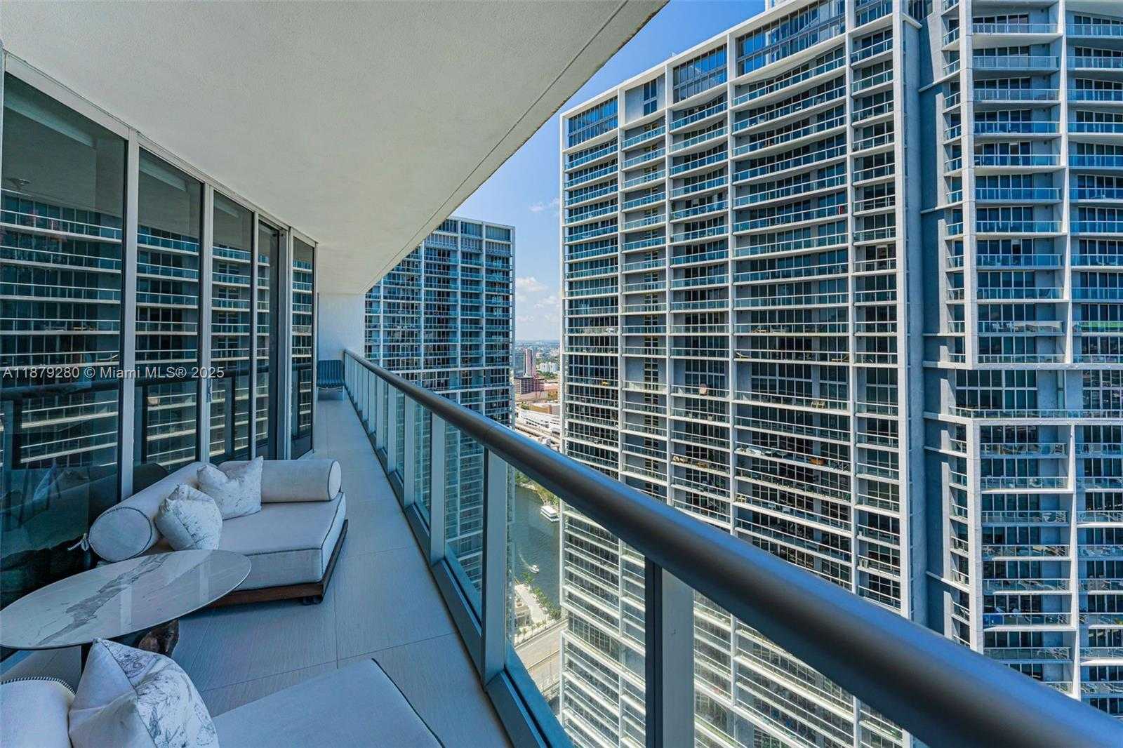 Small Image of 495 BRICKELL AVE #4204, Miami Number 17