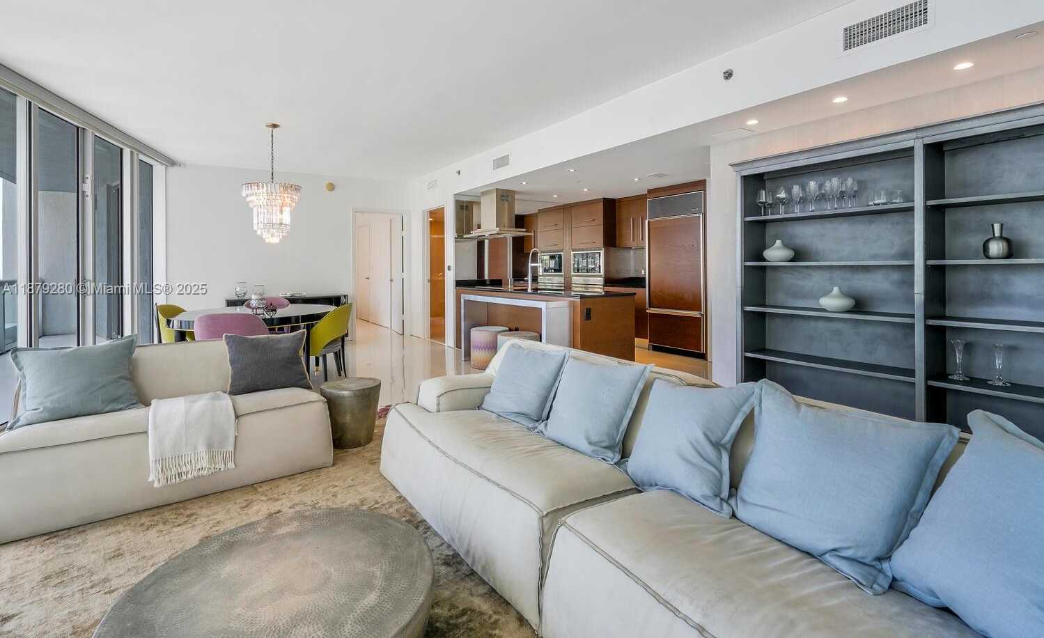 Small Image of 495 BRICKELL AVE #4204, Miami Number 5