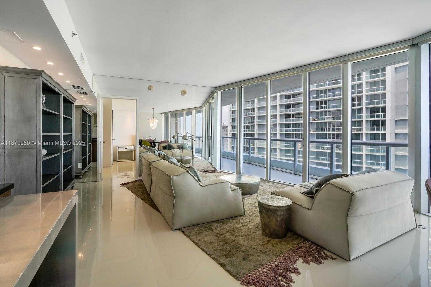 Small Image of 495 BRICKELL AVE #4204, Miami Number 6