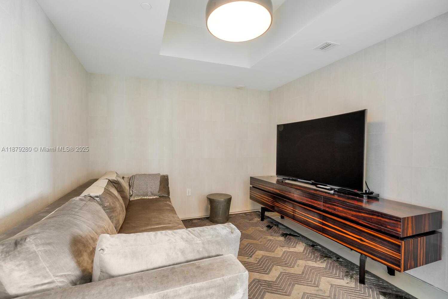 Small Image of 495 BRICKELL AVE #4204, Miami Number 7