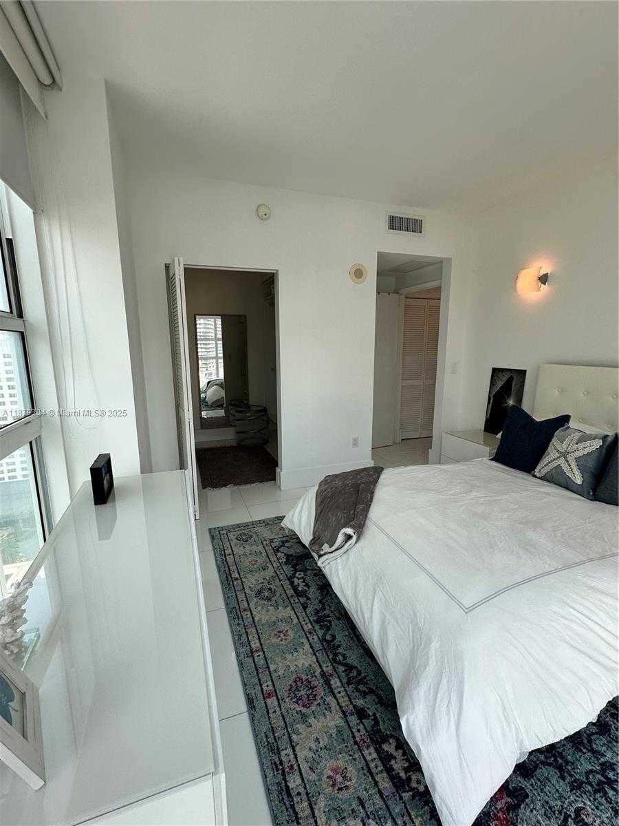 Small Image of 950 BRICKELL BAY DRIVE #1900, Miami Number 16