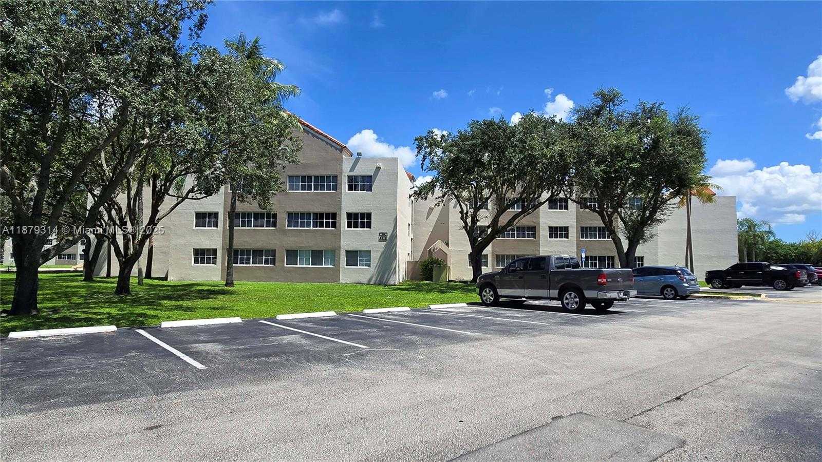 Small Image of 6115 NORTH WEST 186TH ST #112, Hialeah Number 14