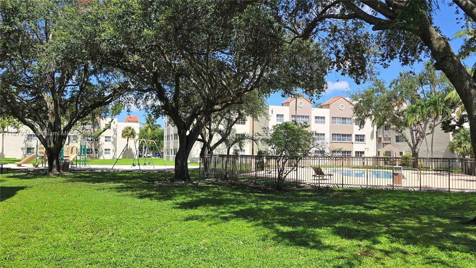 Small Image of 6115 NORTH WEST 186TH ST #112, Hialeah Number 5