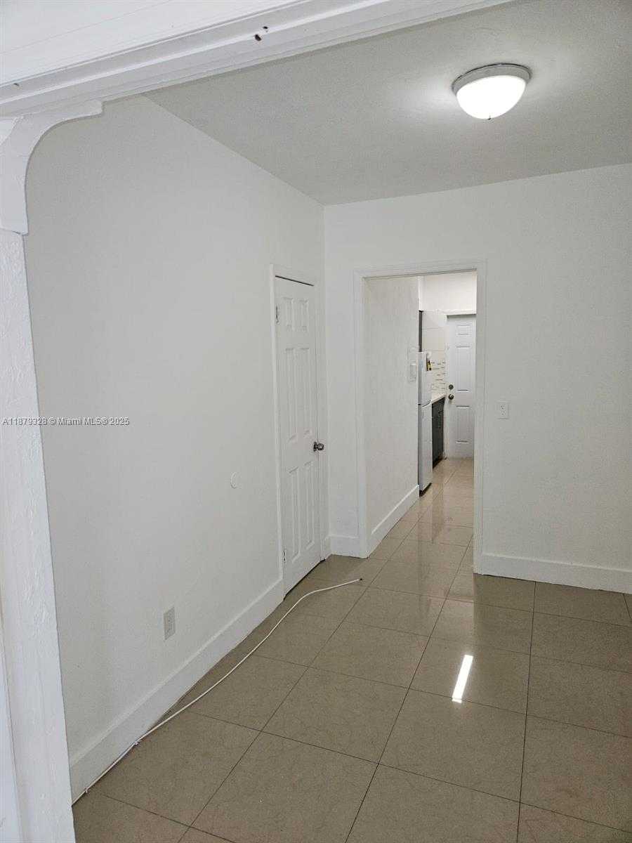 Small Image of 1135 EUCLID AVE #201, Miami Beach Number 12