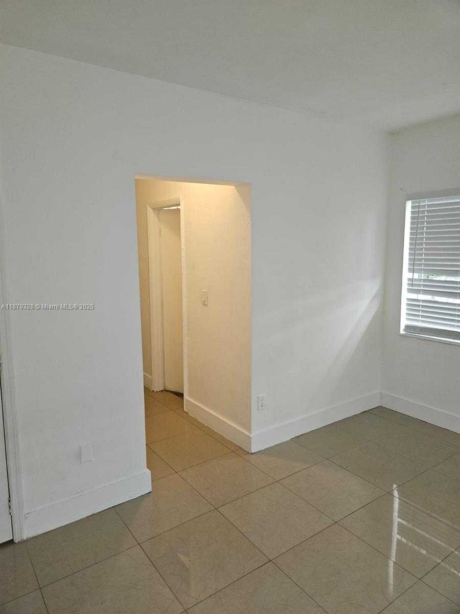 Small Image of 1135 EUCLID AVE #201, Miami Beach Number 2