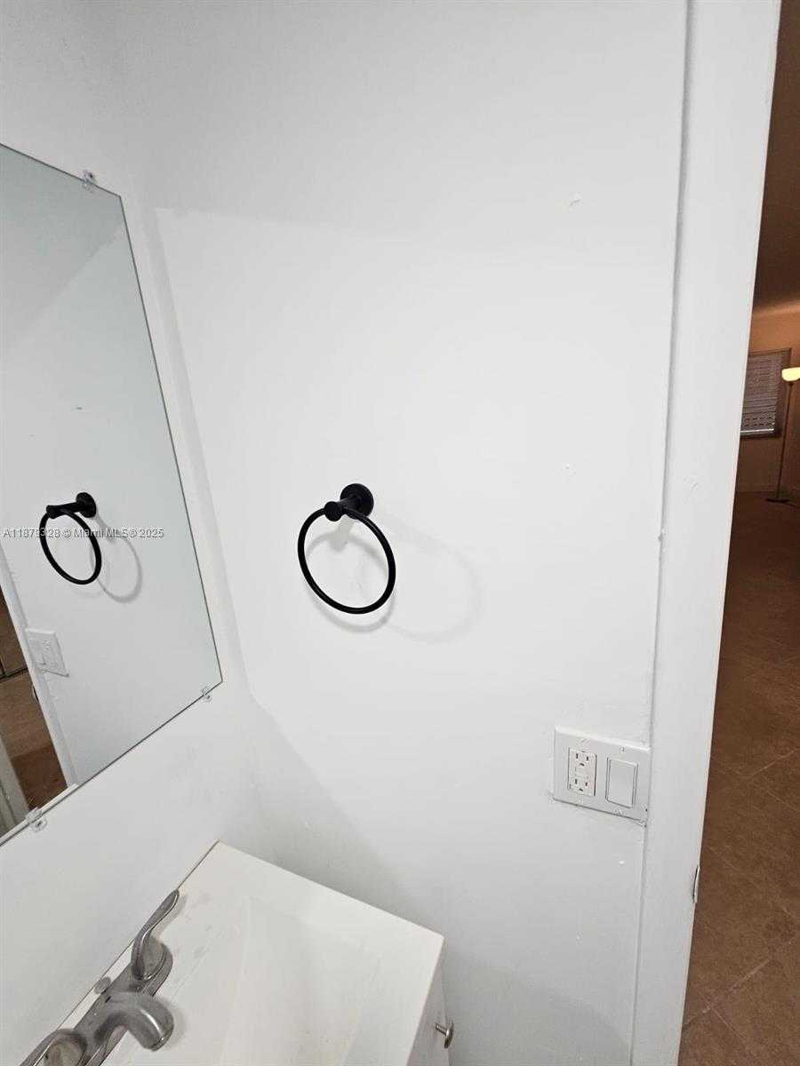 Small Image of 1135 EUCLID AVE #201, Miami Beach Number 3