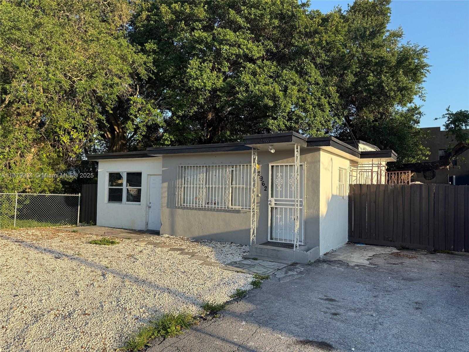 Small Image of 2962 NORTH WEST 46TH ST, Miami Number 2
