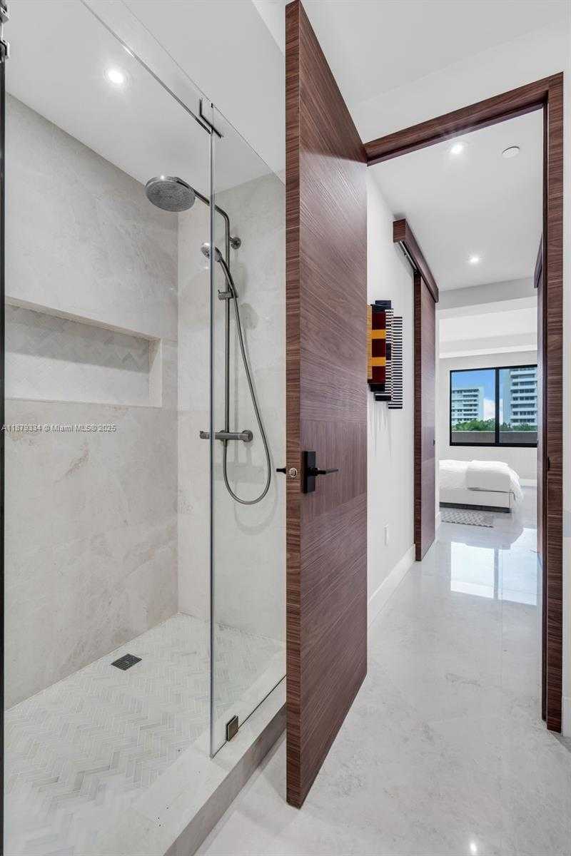 Small Image of 251 CRANDON BLVD #327, Key Biscayne Number 11
