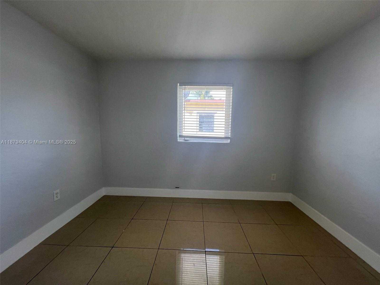 Small Image of Miami Number 10