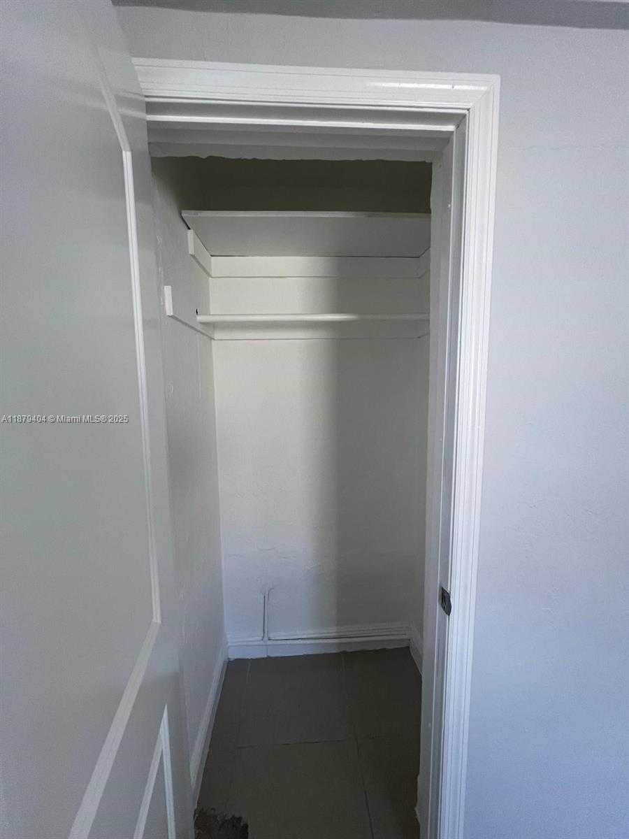 Small Image of Miami Number 15