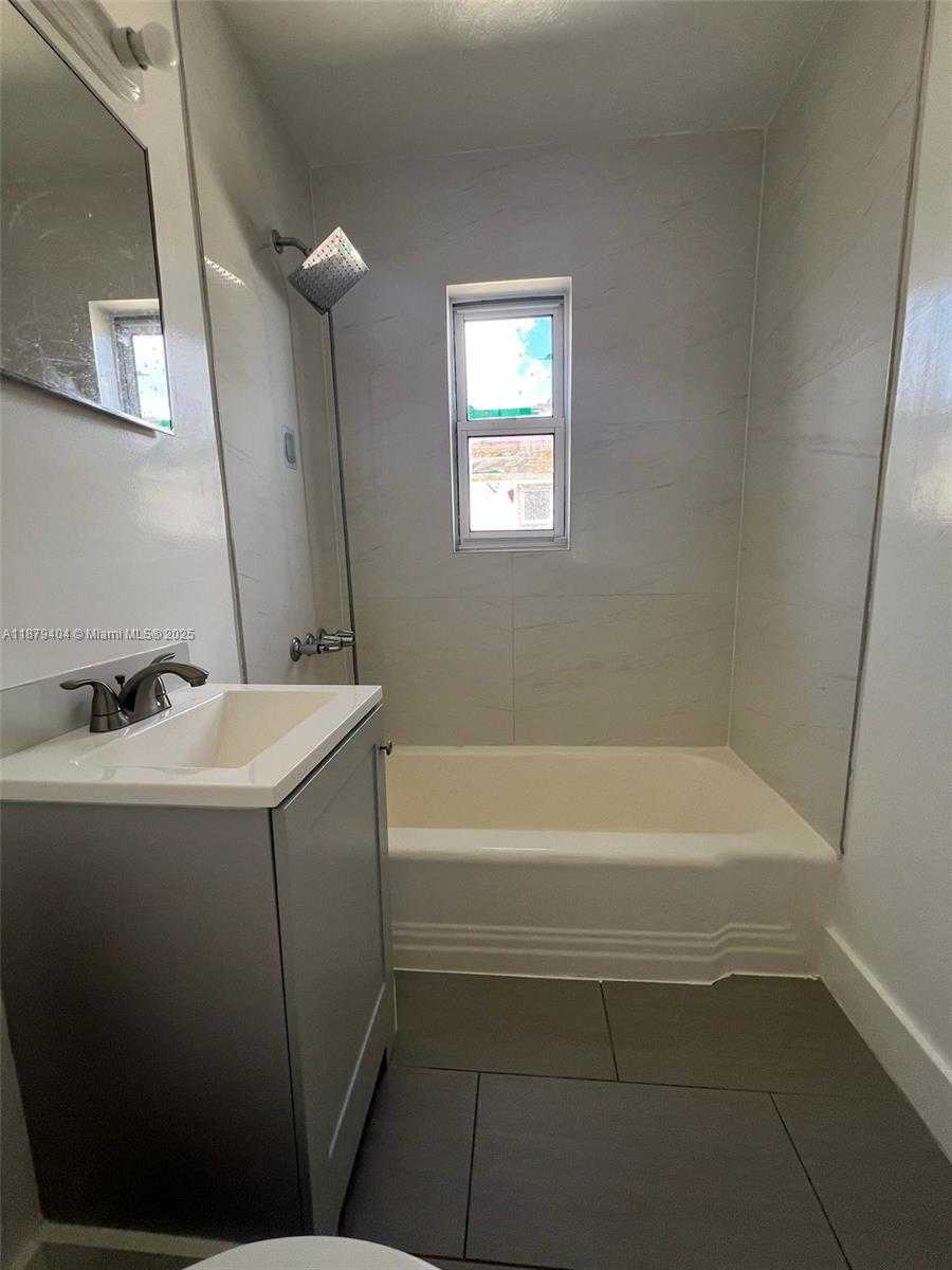 Small Image of Miami Number 16