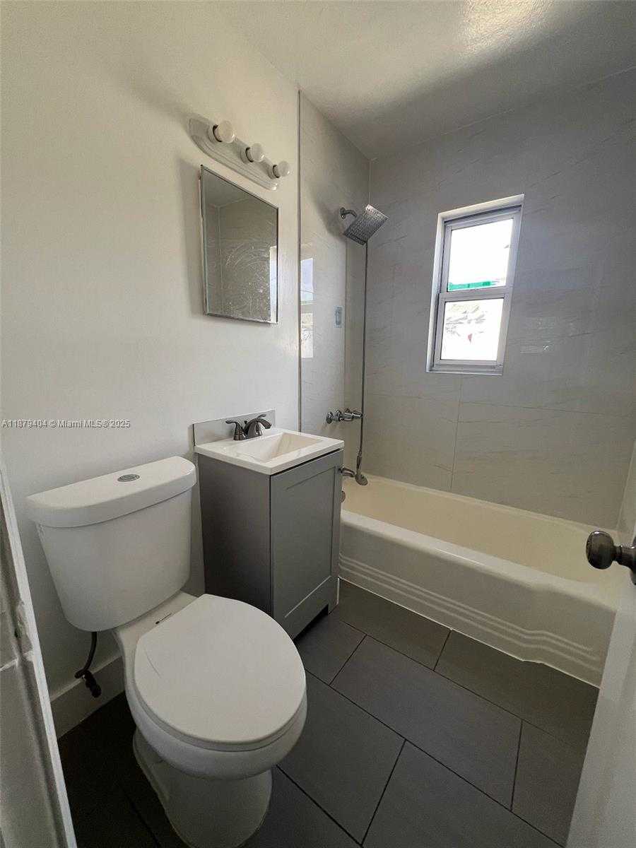 Small Image of Miami Number 17