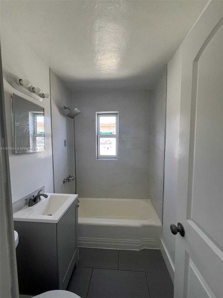 Small Image of Miami Number 18