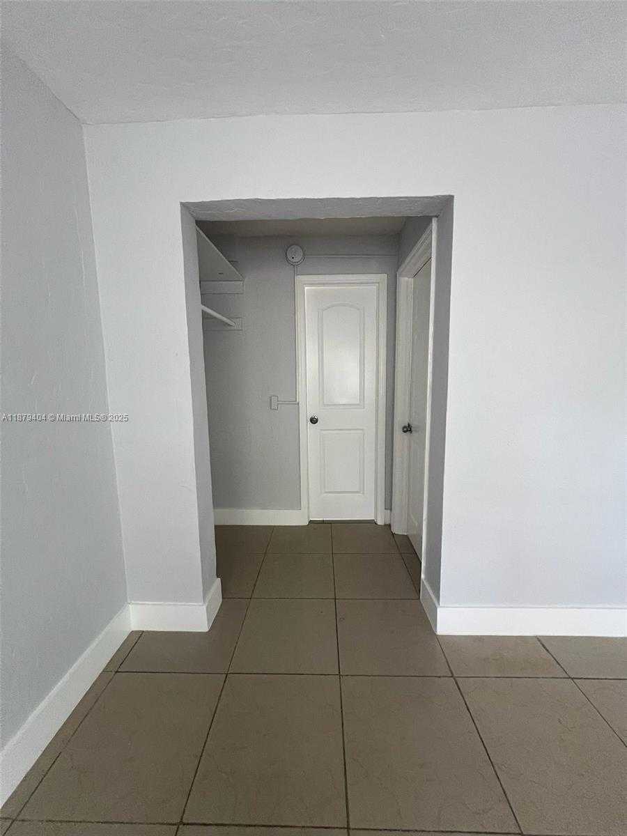 Small Image of Miami Number 5