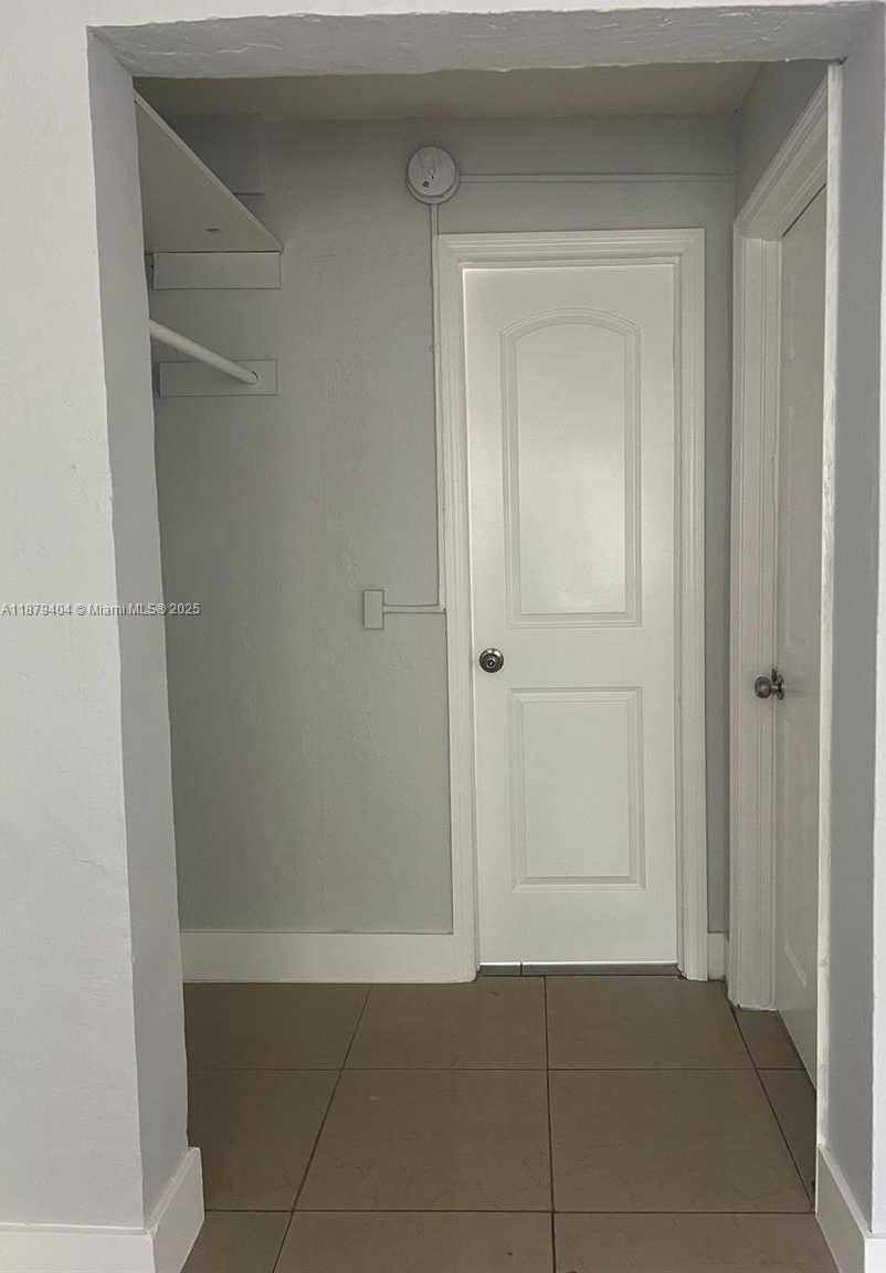 Small Image of Miami Number 6