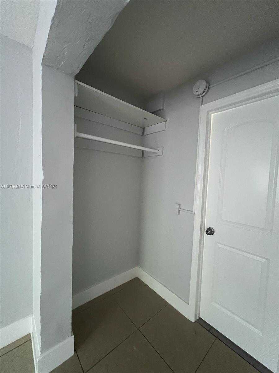 Small Image of Miami Number 9