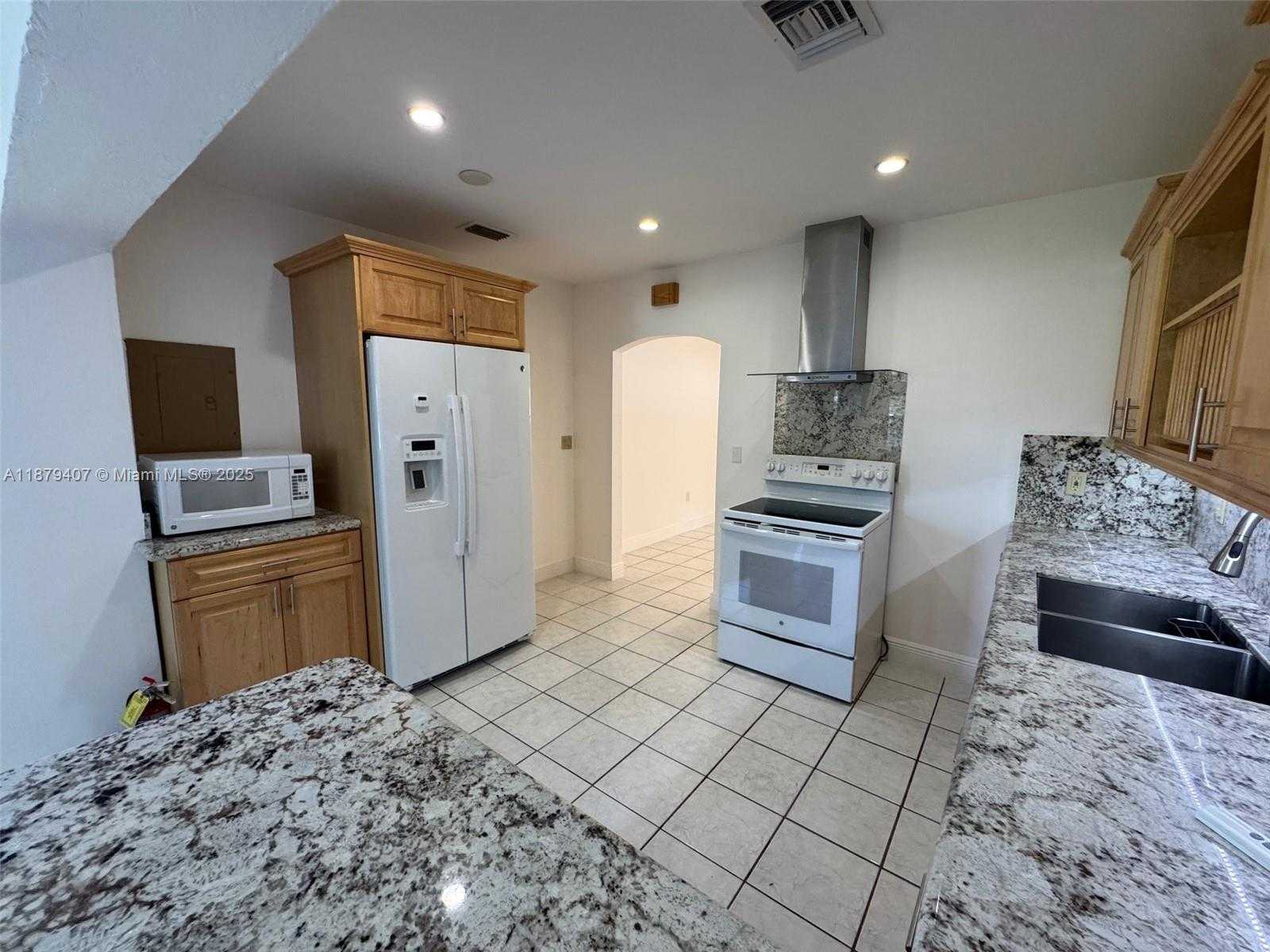 Small Image of 632 SOUTH WEST 33RD AVE #632, Miami Number 4