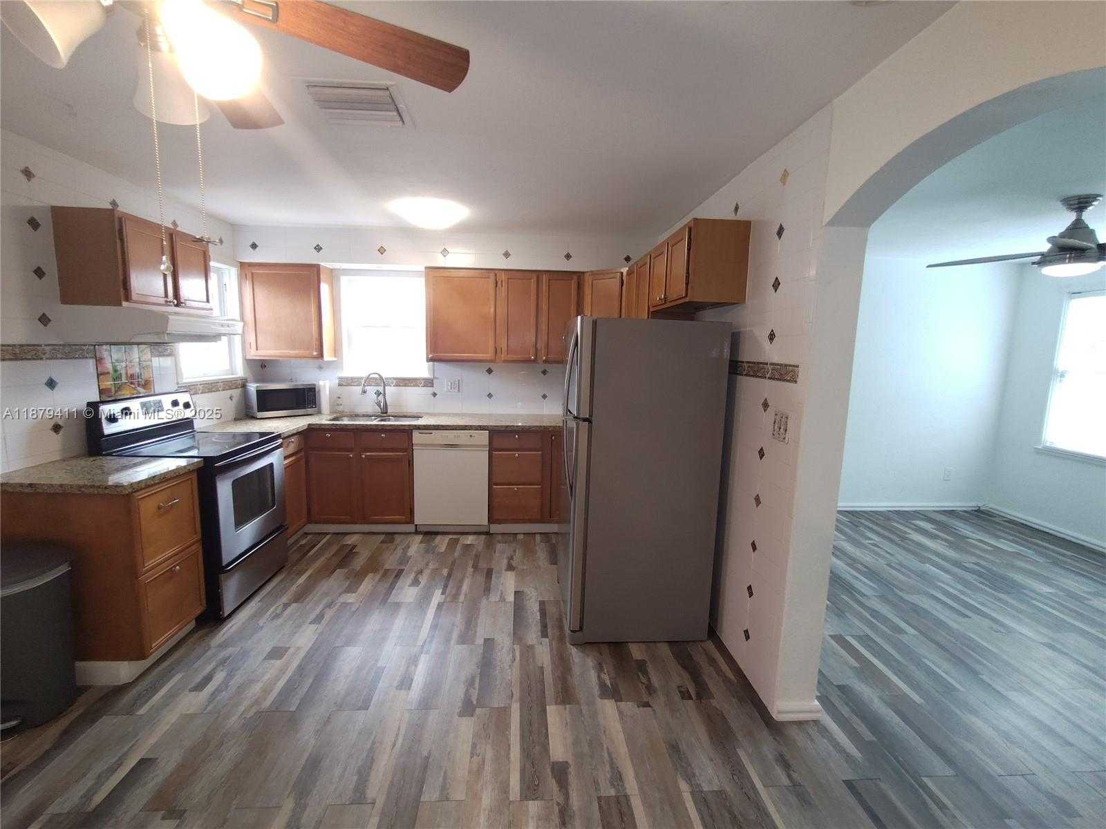 Small Image of 306 SOUTH WEST 1ST AVE, Dania Beach Number 5