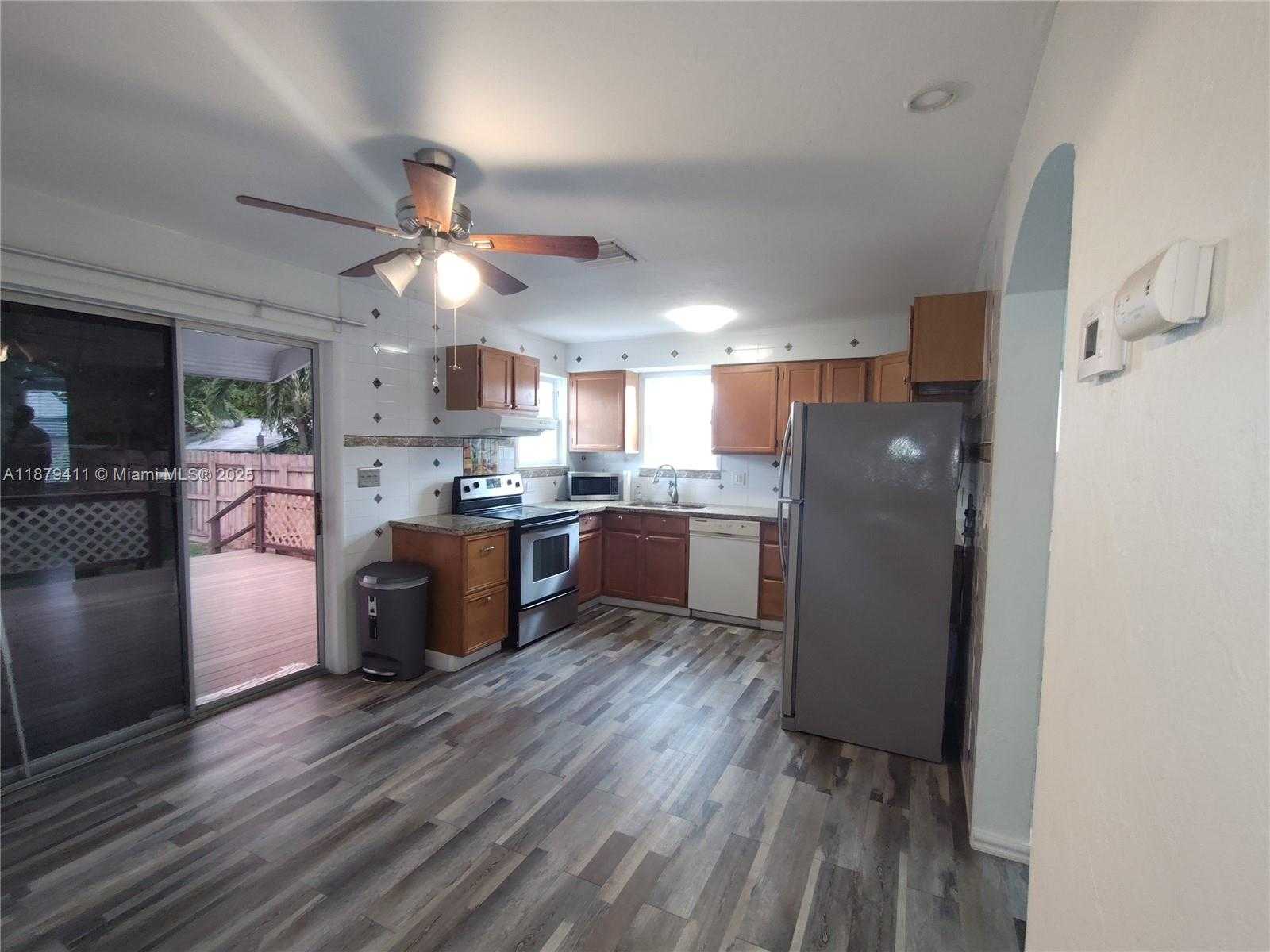 Small Image of 306 SOUTH WEST 1ST AVE, Dania Beach Number 6
