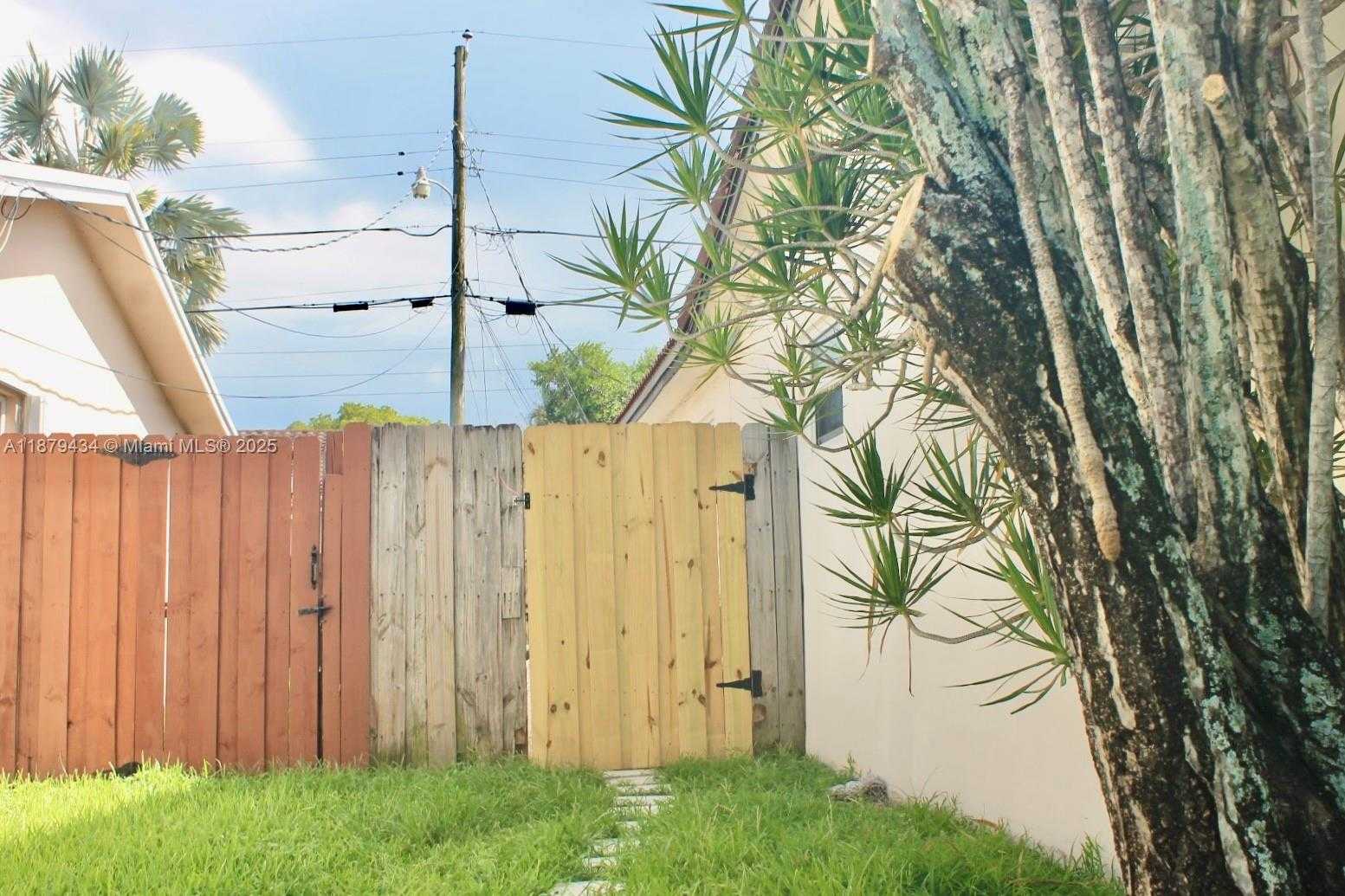 Small Image of 1320 ARTHUR ST #1320, Hollywood Number 3