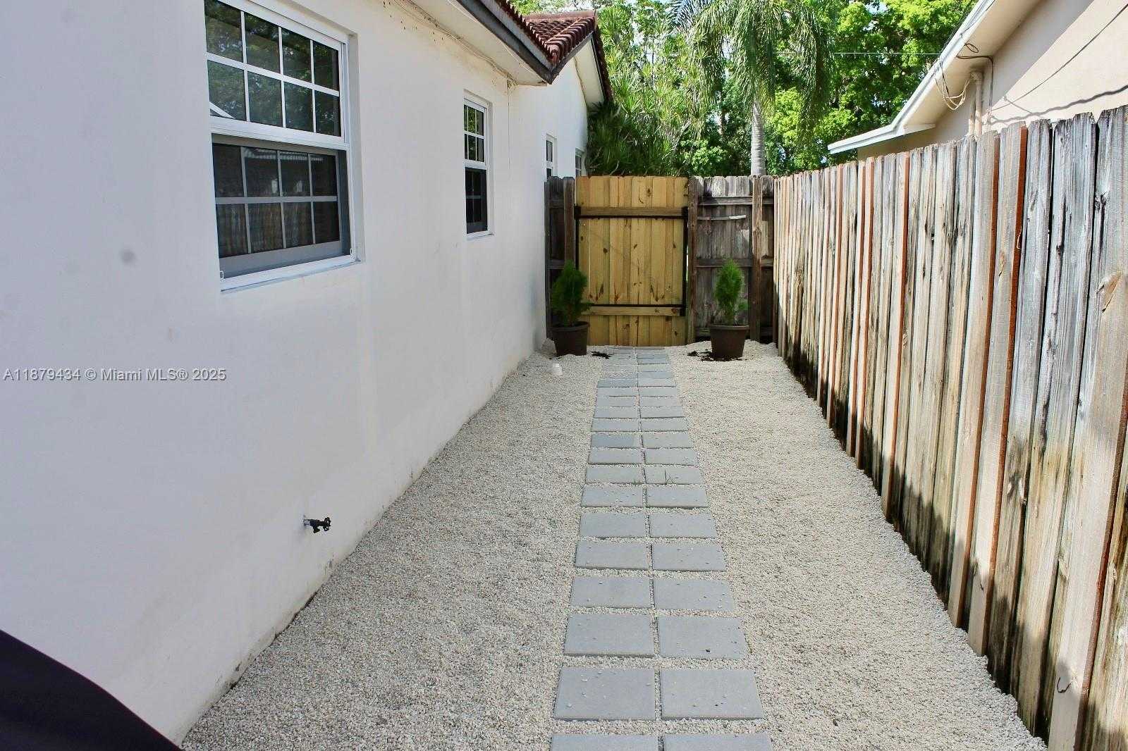 Small Image of 1320 ARTHUR ST #1320, Hollywood Number 5