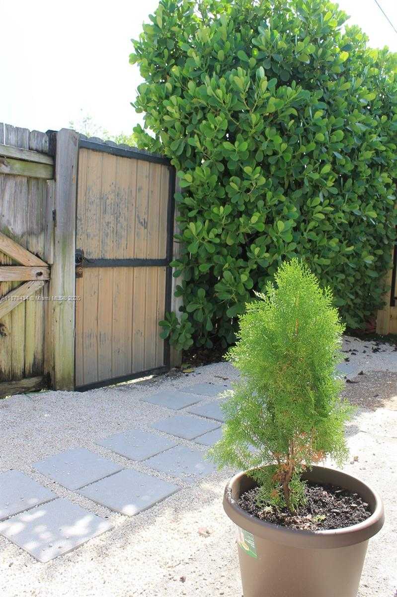 Small Image of 1320 ARTHUR ST #1320, Hollywood Number 7