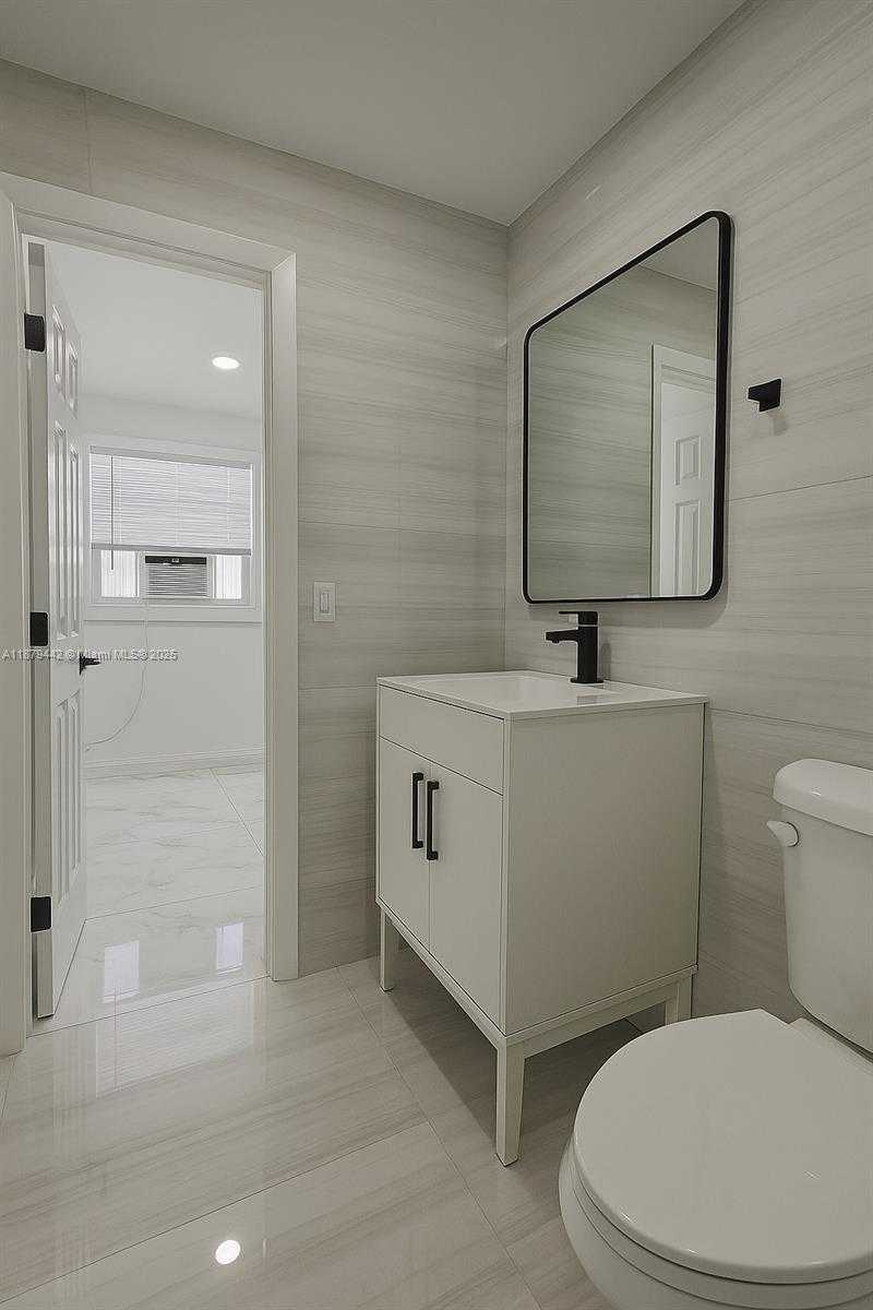 Small Image of 5740 MAYO ST #4, Hollywood Number 8